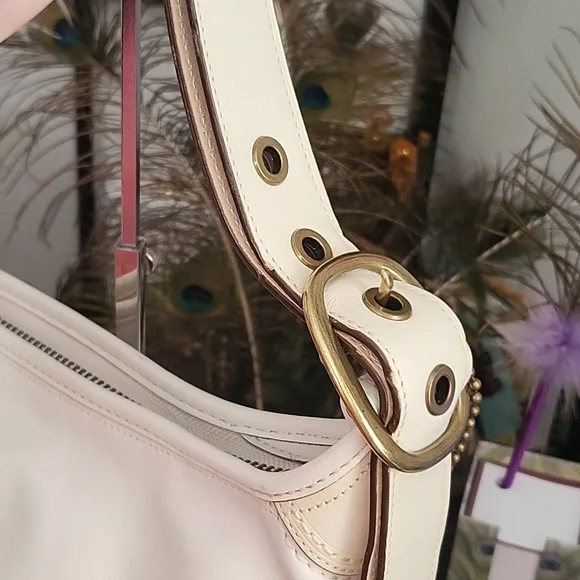 SOLD Coach 2008 Winter White Shoulder Bag - Picture 6 of 16